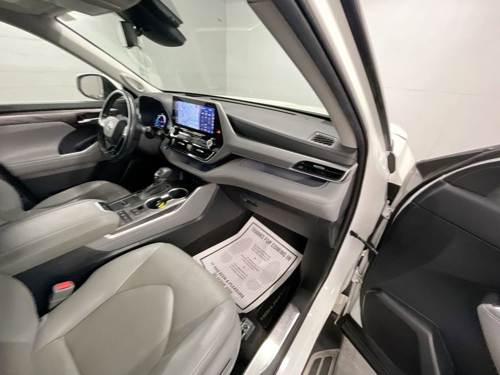 Used 2020 Toyota Highlander Platinum image 29
