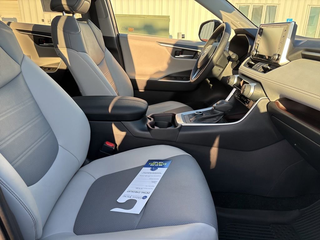 Used 2021 Toyota RAV4 Limited image 28