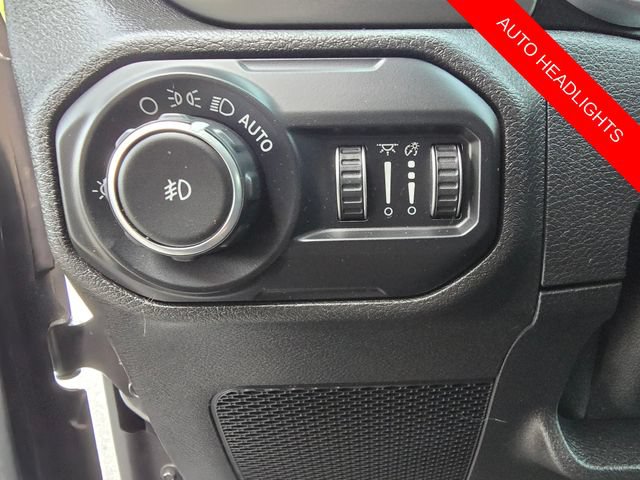 Used 2019 Jeep Wrangler Unlimited Sahara w/ Cold Weather Group AWD/4WD image 10