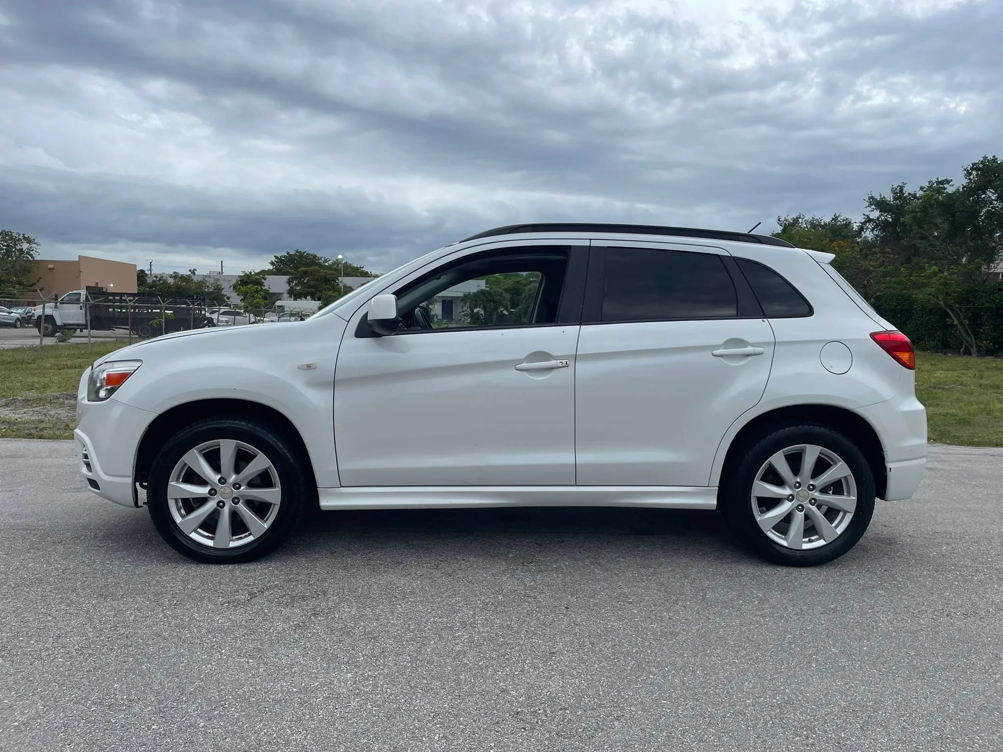 Used 2012 Mitsubishi Outlander Sport SE FWD image 6