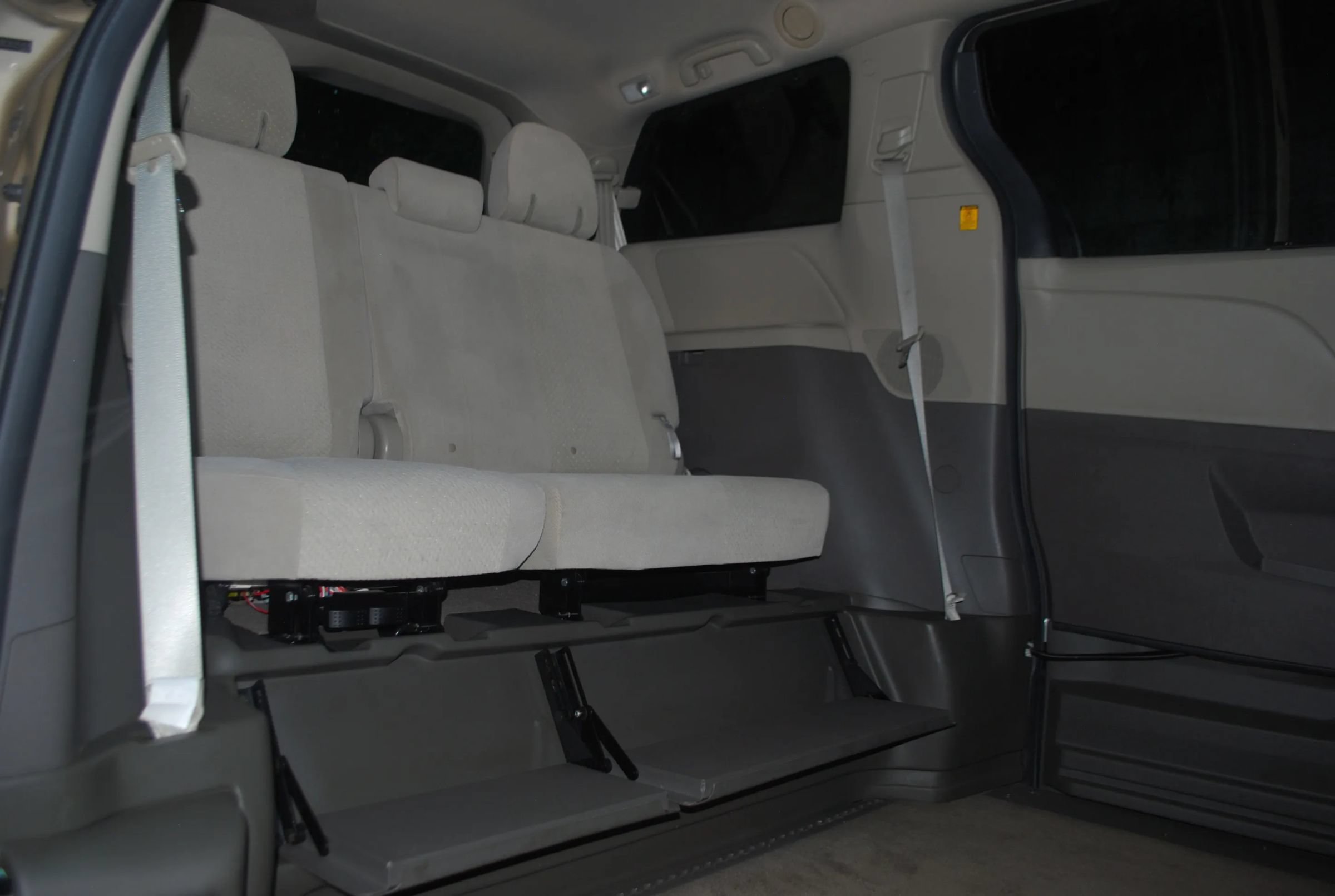Used 2012 Toyota Sienna LE FWD image 16