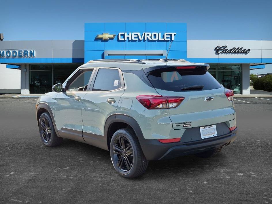 New 2026 Chevrolet TrailBlazer LT w/ Midnight Edition AWD/4WD image 3