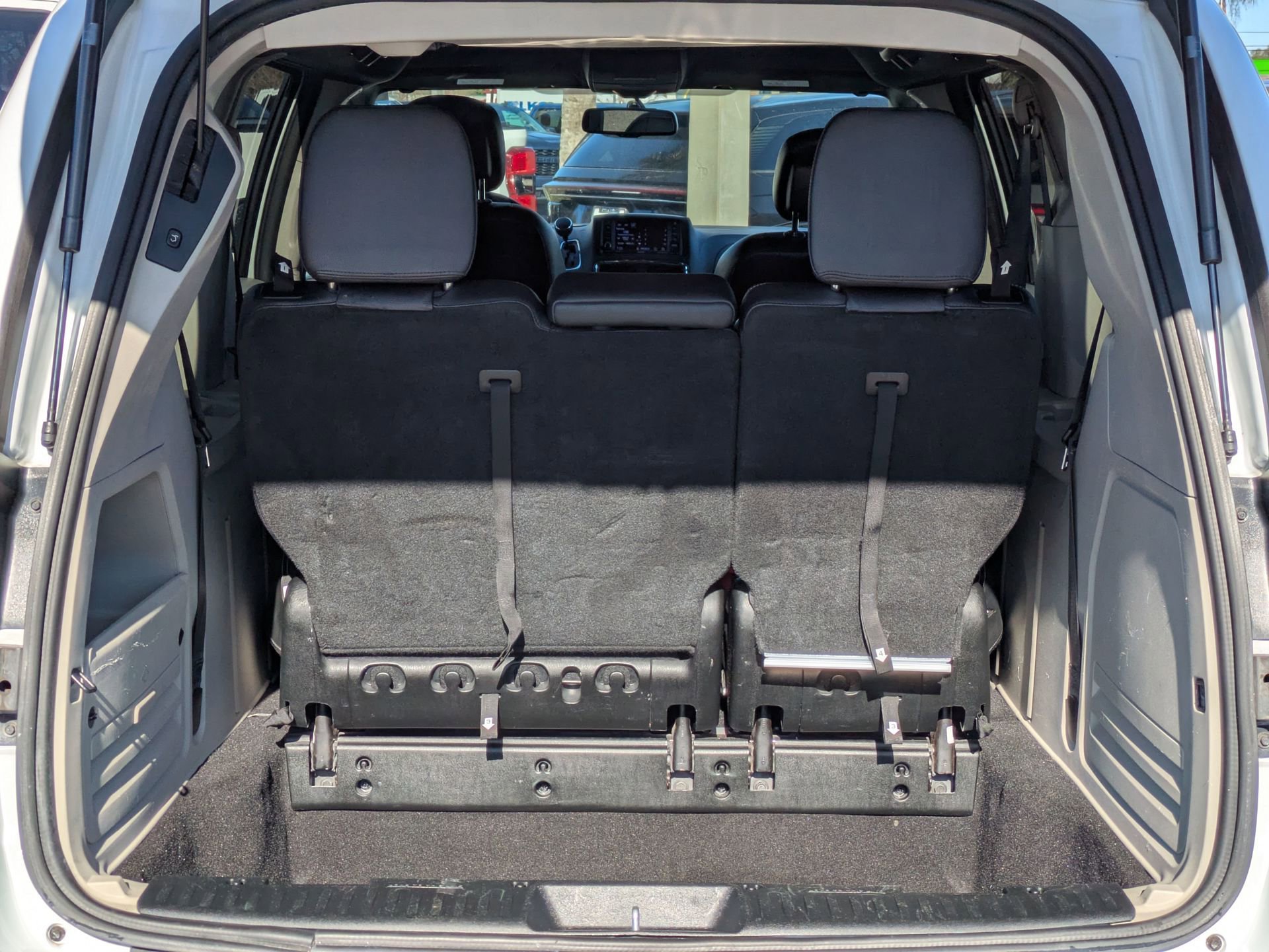 Used 2018 Dodge Grand Caravan SXT image 16