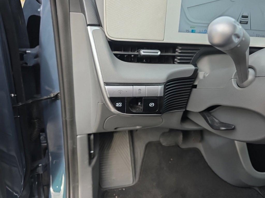 Used 2022 Hyundai Ioniq 5 SE image 17