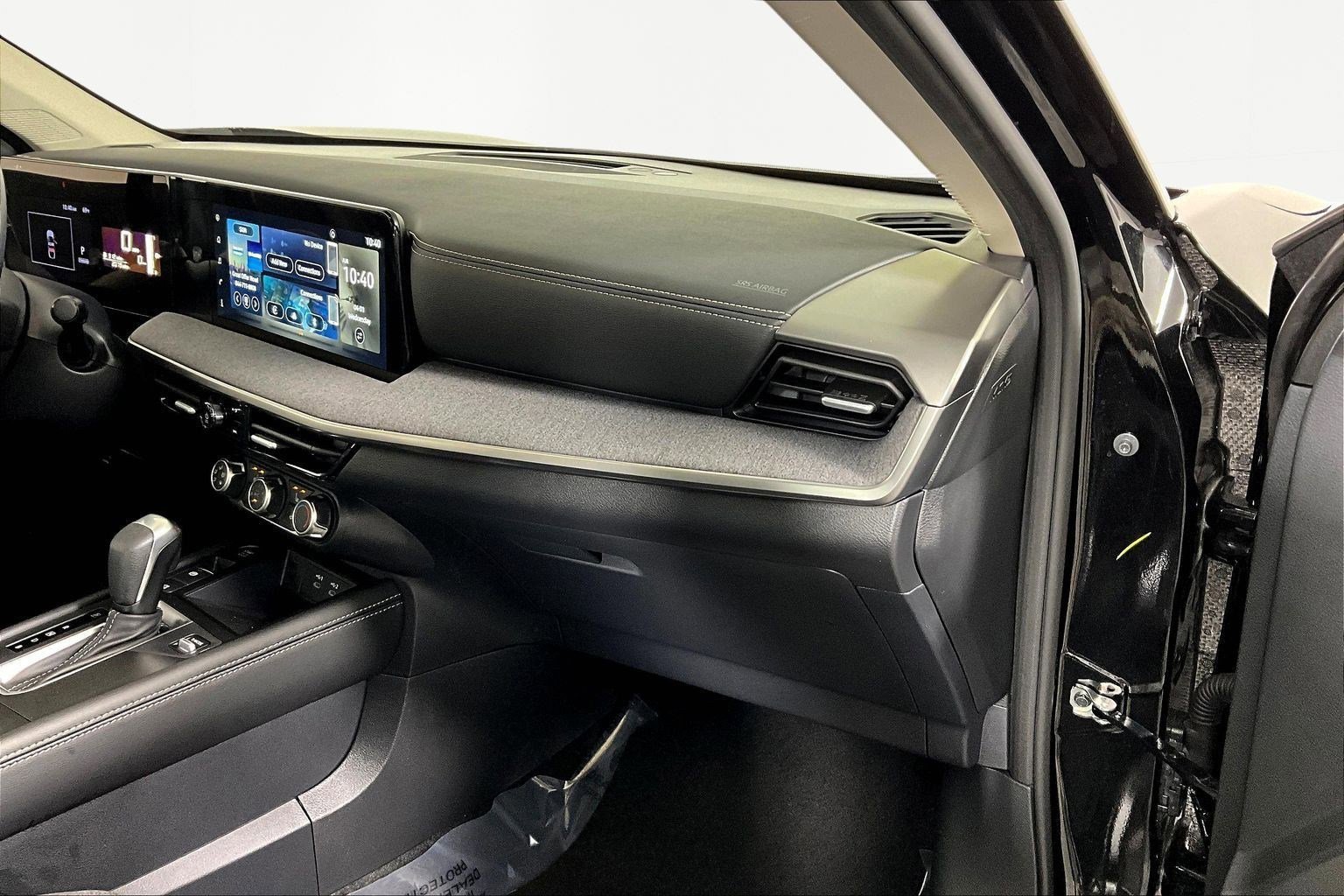 Certified 2025 Nissan Kicks SV w/ SV Premium Package image 27