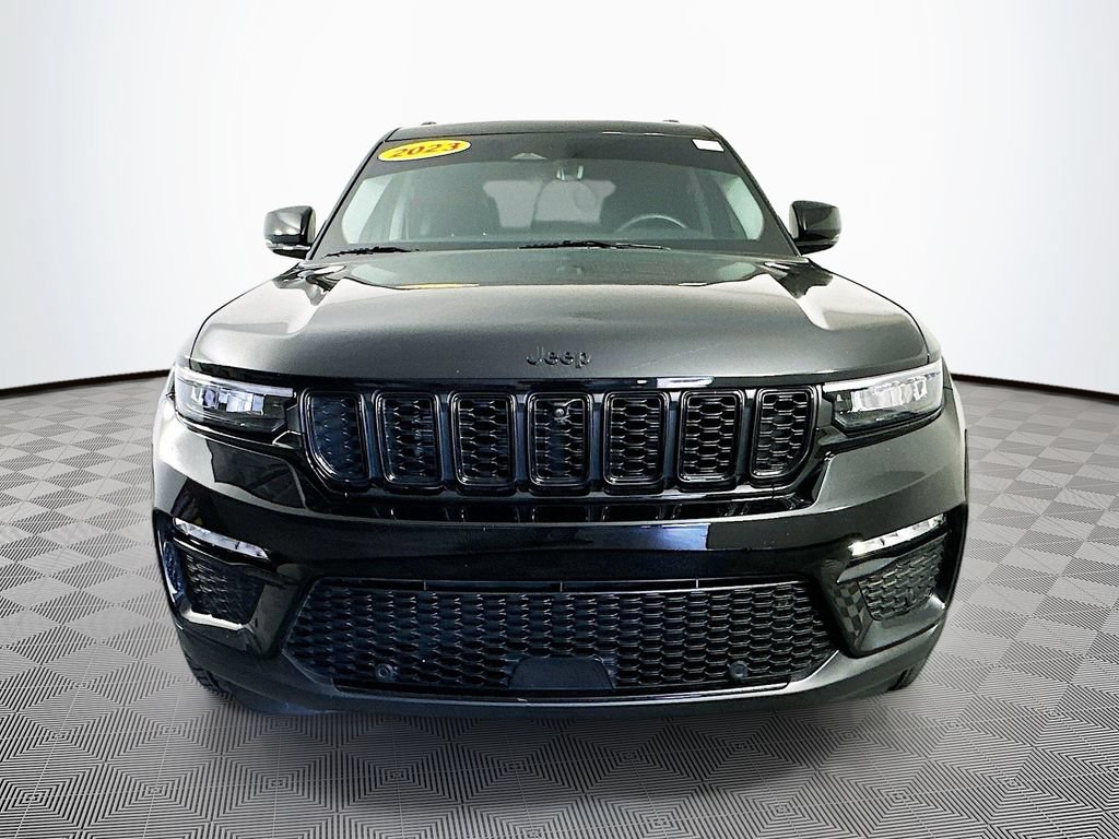 Certified 2023 Jeep Grand Cherokee Limited w/ Luxury Tech Group II AWD/4WD image 4