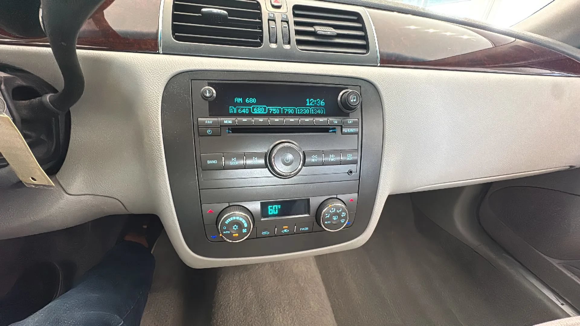 Used 2010 Buick Lucerne CX FWD image 59
