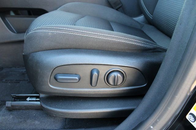 Used 2023 GMC Terrain SLE w/ Driver Convenience Package image 13