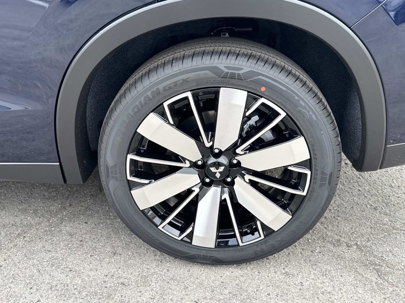 New 2025 Mitsubishi Outlander SE image 7