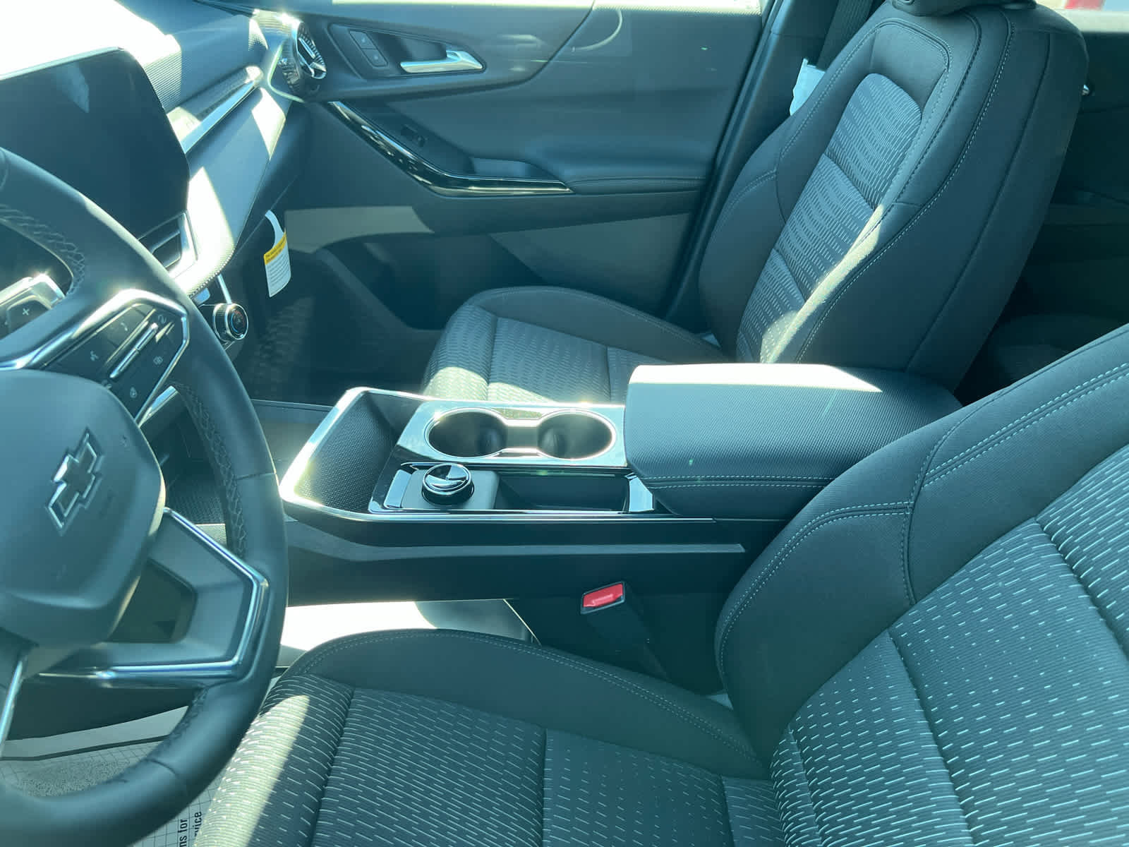 New 2026 Chevrolet Equinox LT w/ Midnight Edition AWD/4WD image 8
