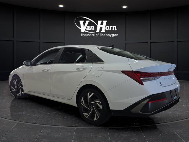 Certified 2025 Hyundai Elantra SEL image 3