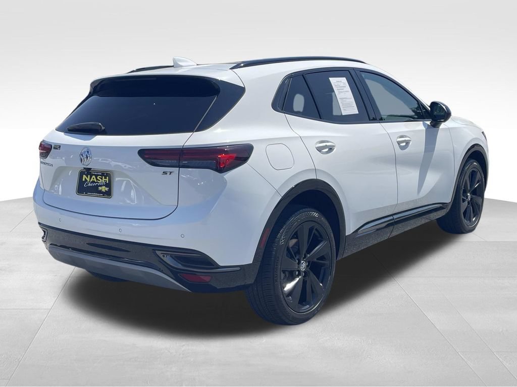 Used 2022 Buick Envision Essence w/ Technology Package I FWD image 3