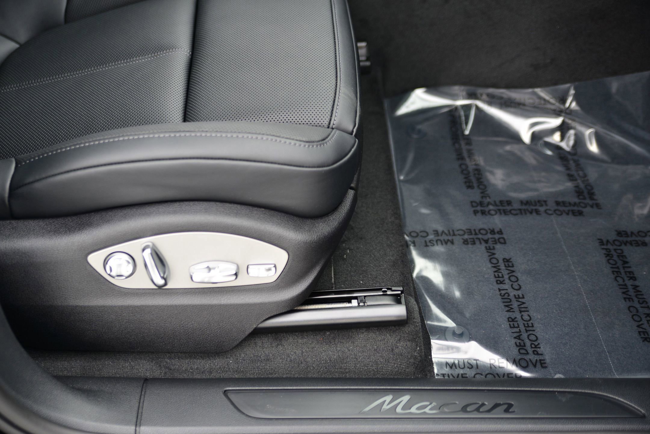 Used 2025 Porsche Macan image 13