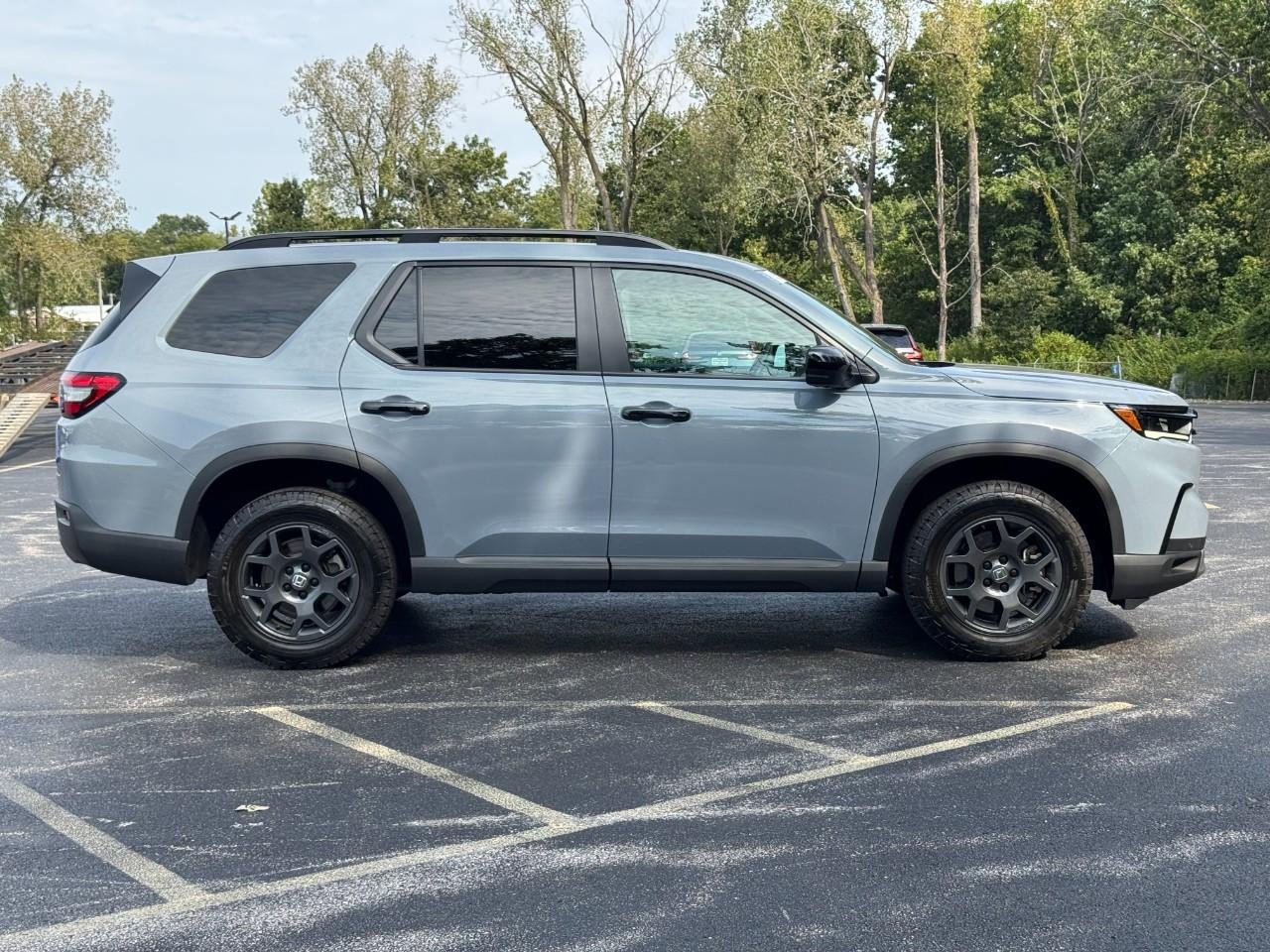 Certified 2025 Honda Pilot TrailSport image 3