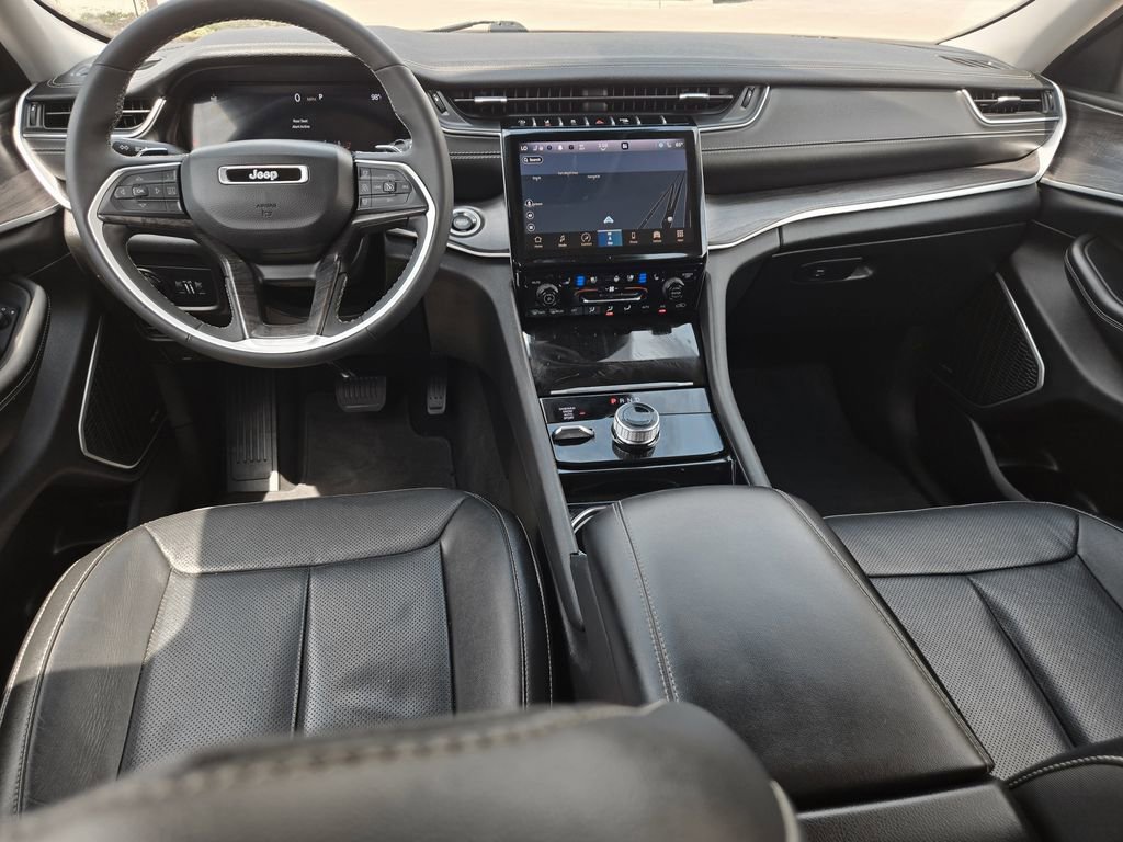 Used 2023 Jeep Grand Cherokee Limited w/ Luxury Tech Group II AWD/4WD image 12