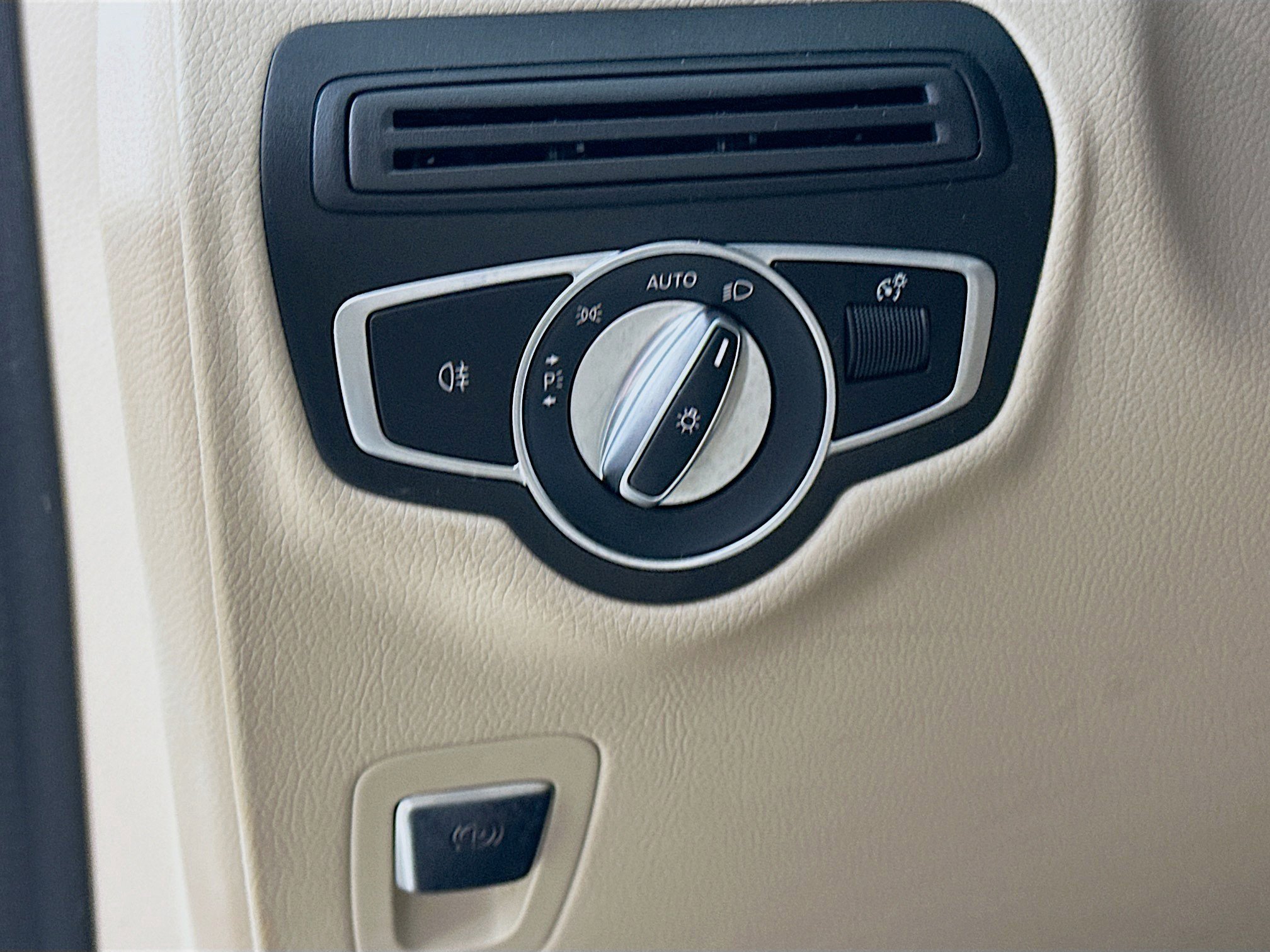 Certified 2022 Mercedes-Benz GLC 300 4MATIC w/ Multimedia Package Lite image 10