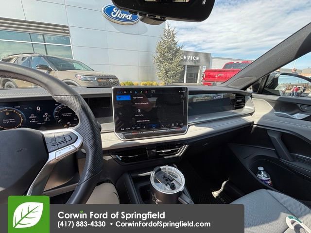 Used 2025 Volkswagen Tiguan SE R-Line image 12