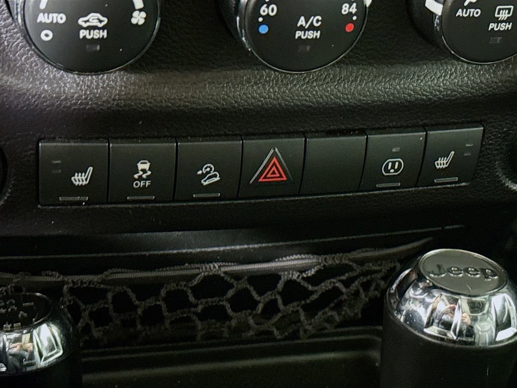 Used 2016 Jeep Wrangler Unlimited Sahara w/ Connectivity Group image 8