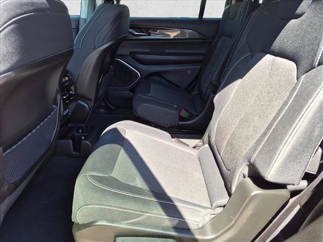 Used 2022 Jeep Grand Cherokee L Laredo w/ Luxury Tech Group I AWD/4WD image 16