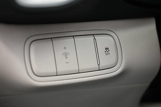 Certified 2025 Hyundai Venue SEL FWD image 16