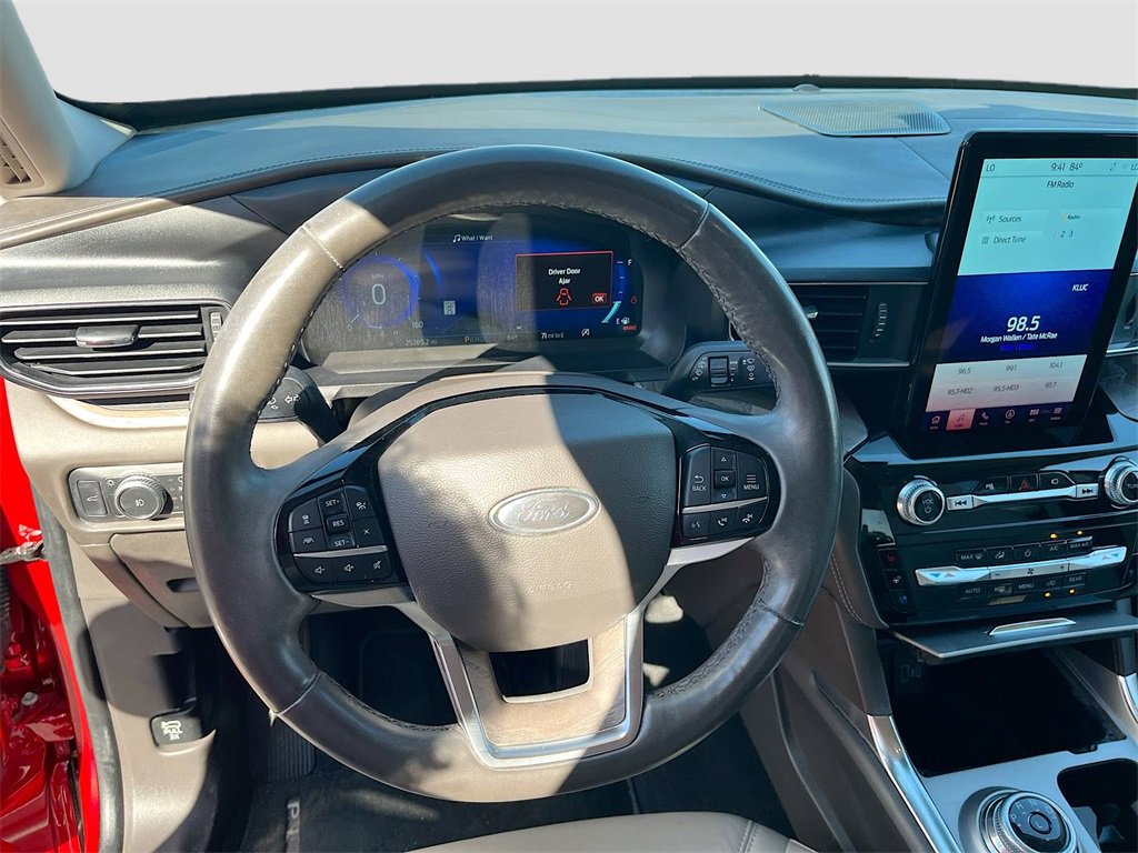 Used 2022 Ford Explorer Platinum w/ Equipment Group 601A image 11