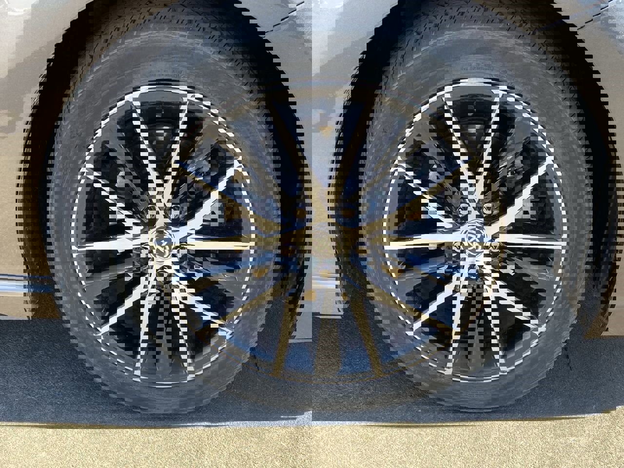 Used 2021 Toyota Camry SE w/ Carpet Mat Package (TMS) image 10