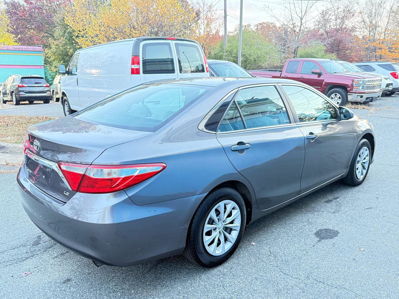 Used 2015 Toyota Camry LE FWD image 7