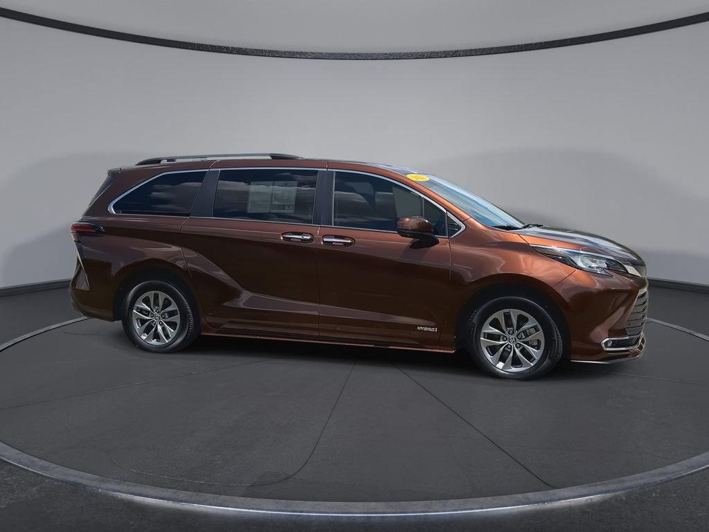 Certified 2021 Toyota Sienna XLE FWD image 2