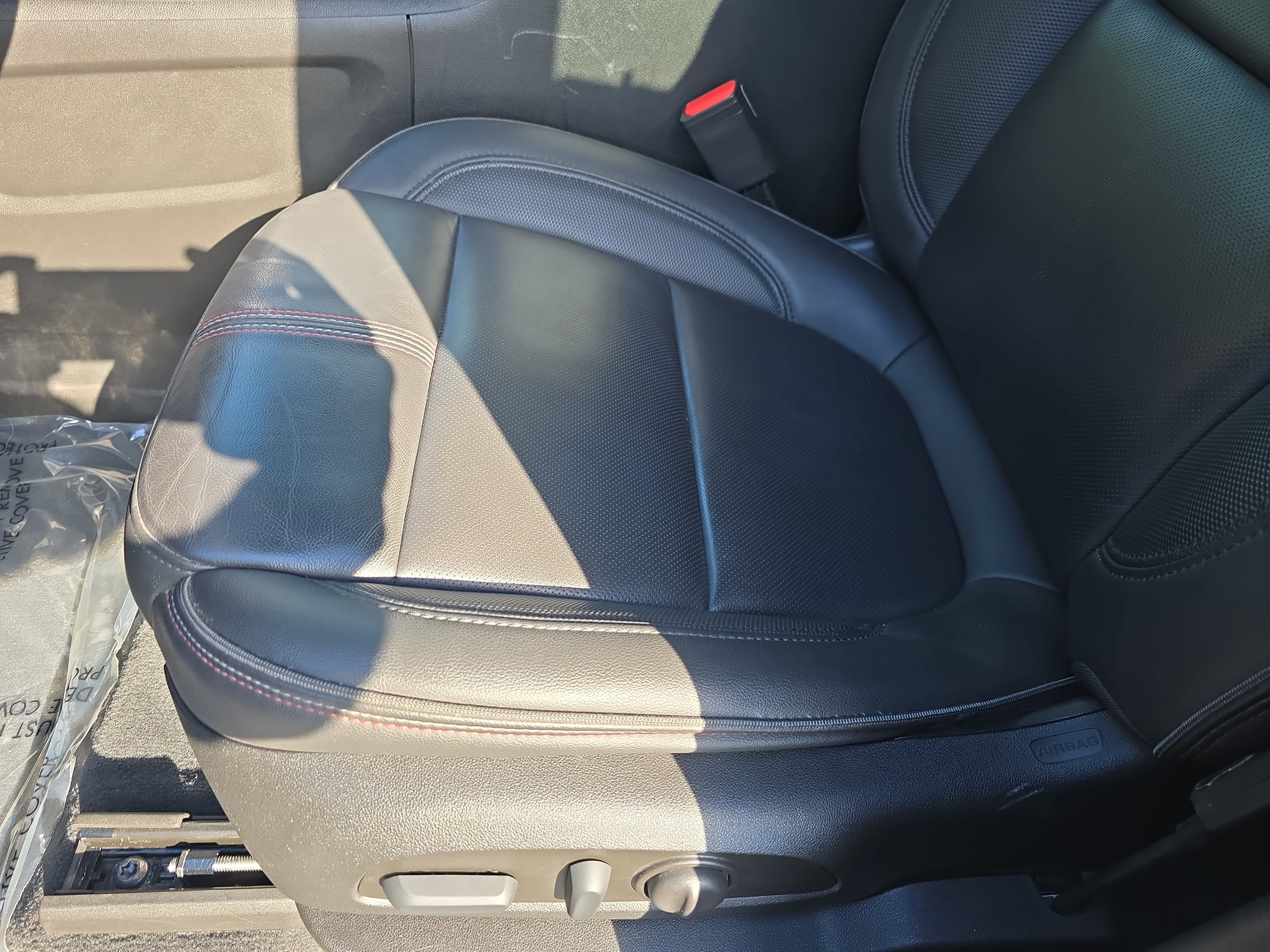 Used 2023 Chevrolet Traverse RS FWD image 30
