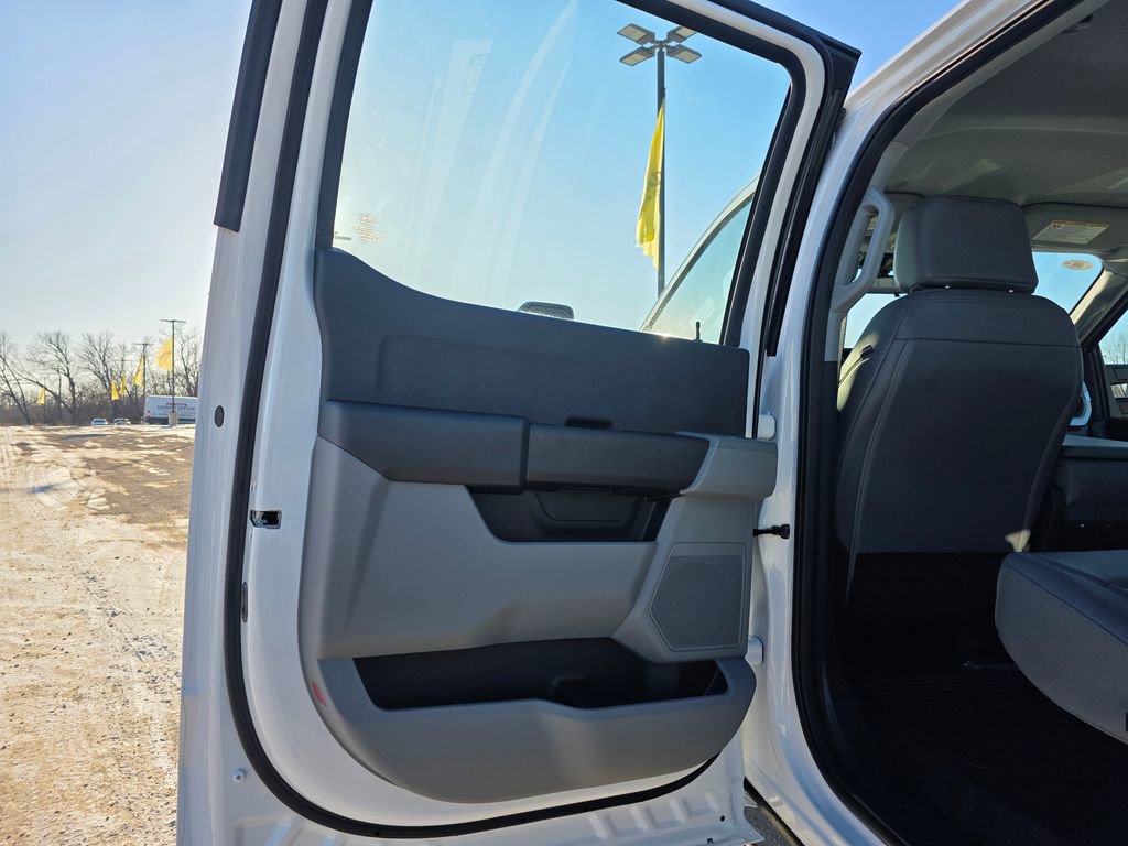 New 2026 Ford F350 XL w/ XL Chrome Package image 32