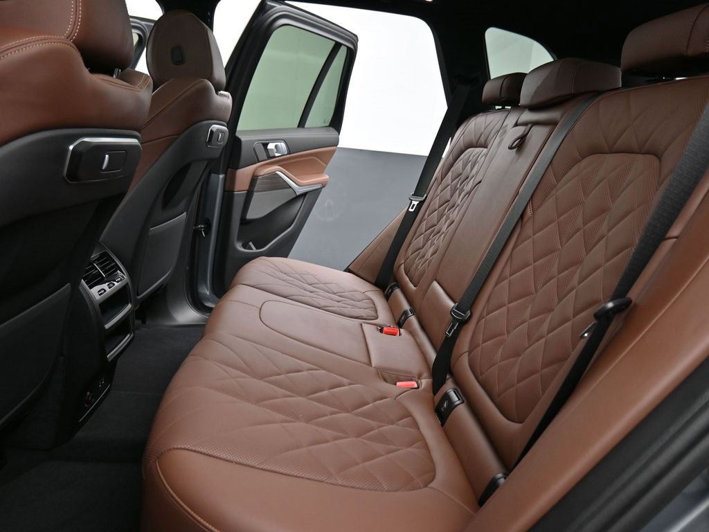 Used 2024 BMW X5 xDrive40i w/ Premium Package image 16