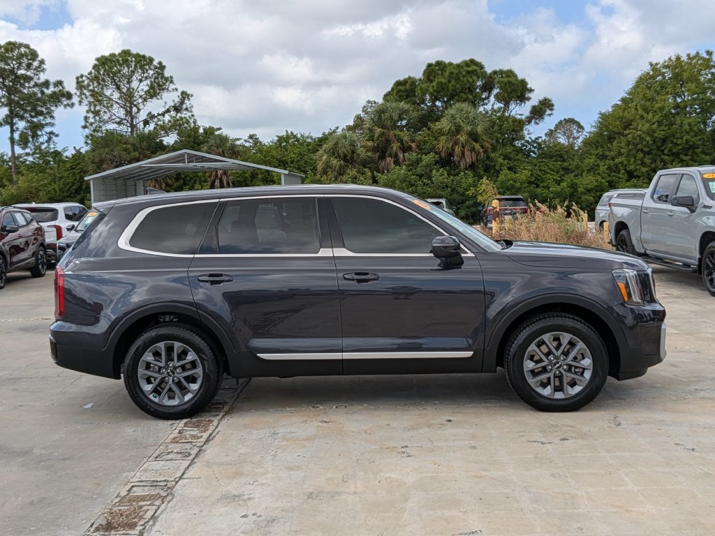 Certified 2025 Kia Telluride LX FWD image 10