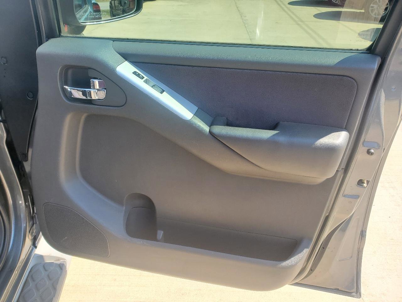 Used 2008 Nissan Pathfinder SE w/ Premium Pkg image 6