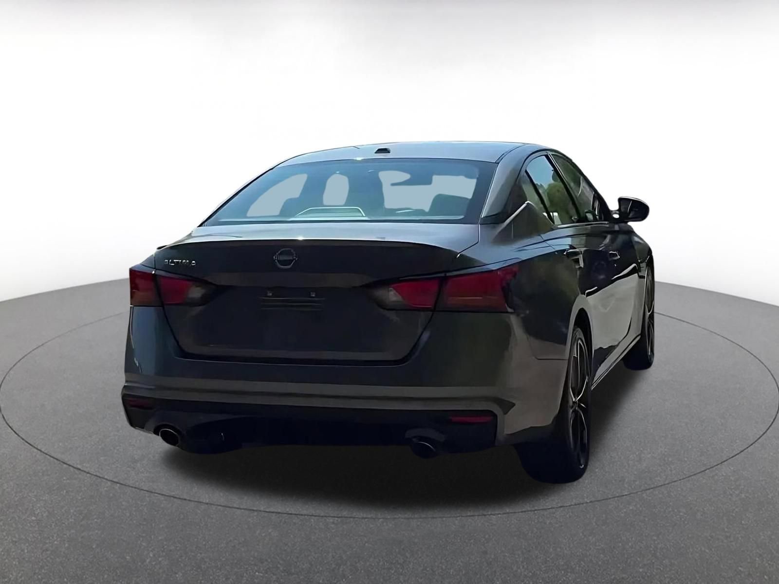 Used 2025 Nissan Altima 2.5 SR FWD image 13