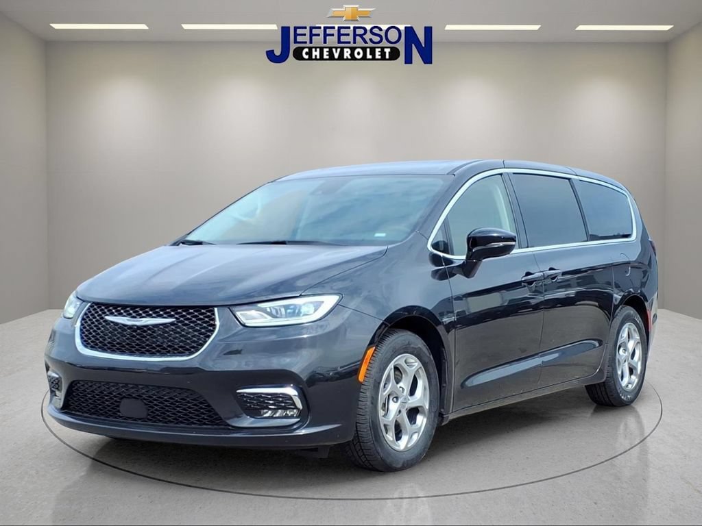 Used 2024 Chrysler Pacifica Limited FWD image 1