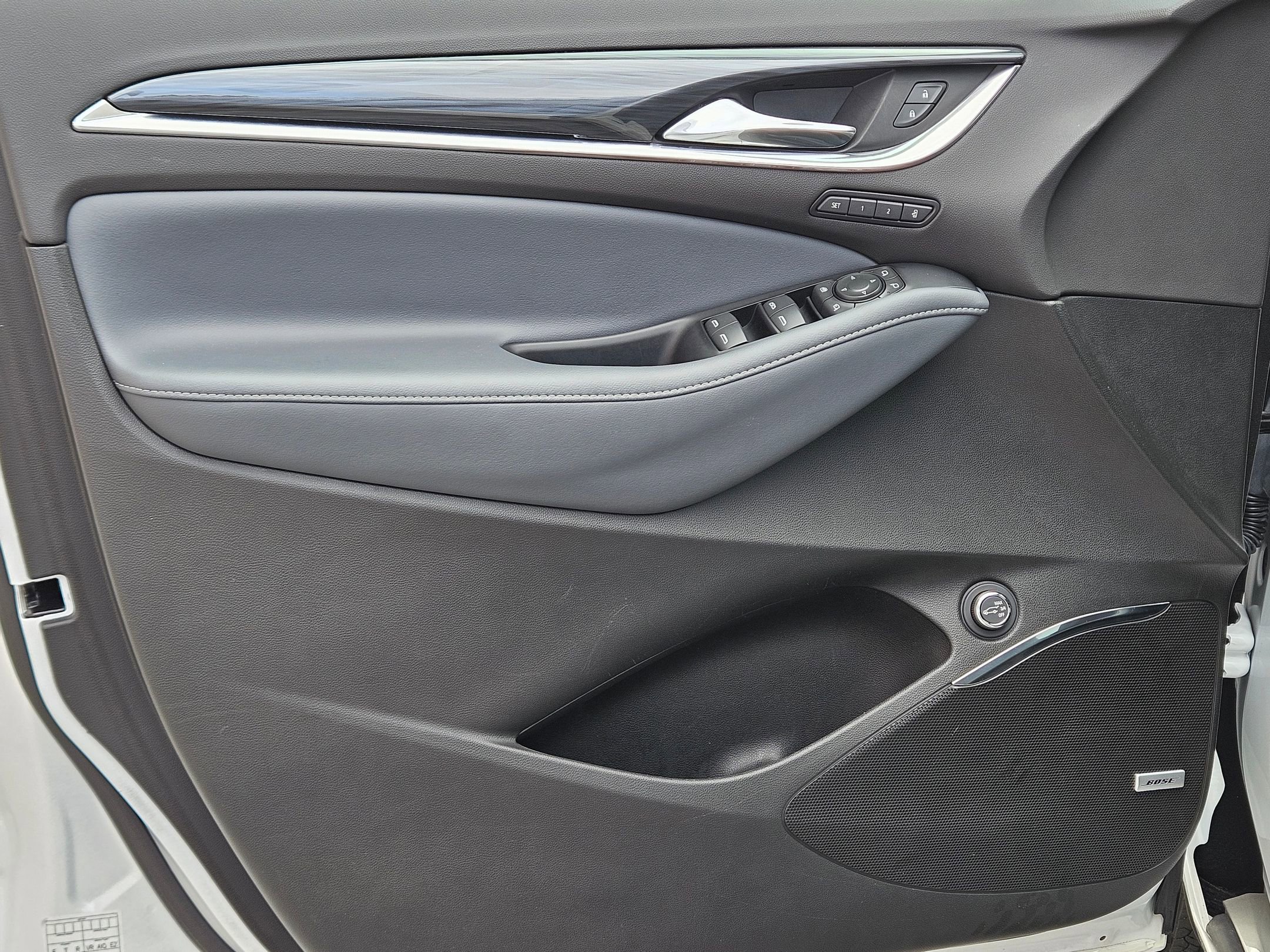 Used 2024 Buick Enclave Premium image 17