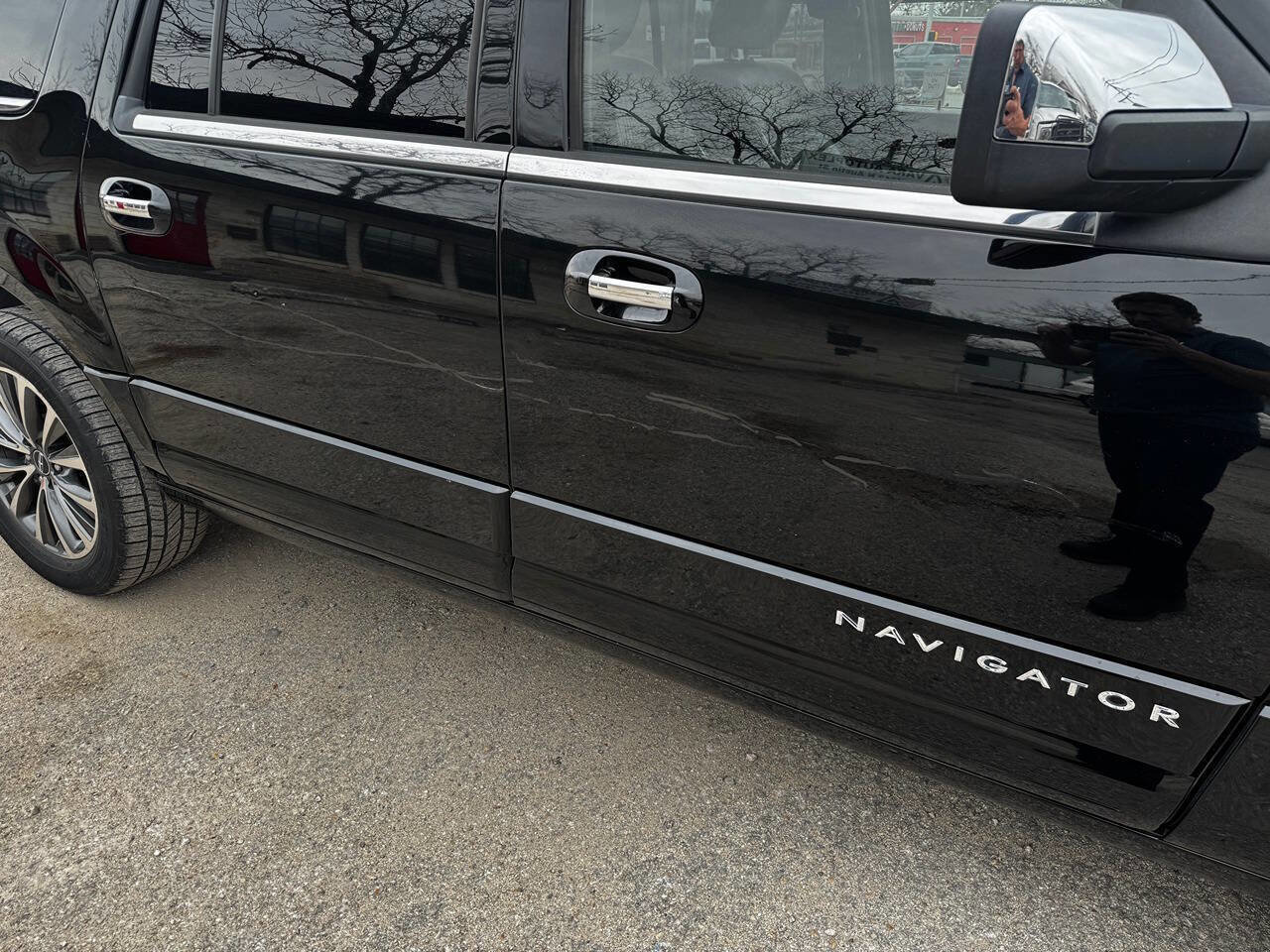 Used 2017 Lincoln Navigator L Select image 9