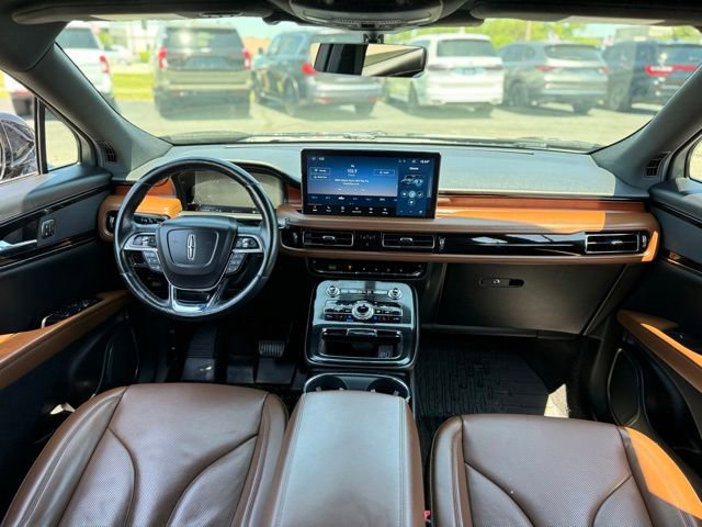 Used 2022 Lincoln Nautilus Reserve AWD/4WD image 2