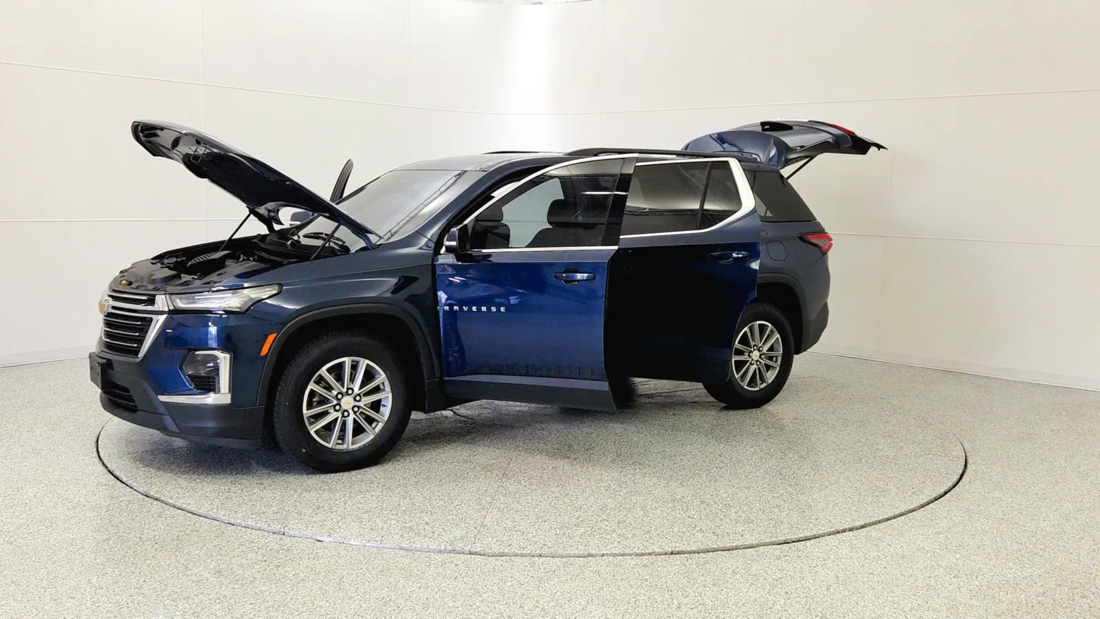 Used 2023 Chevrolet Traverse LT image 10