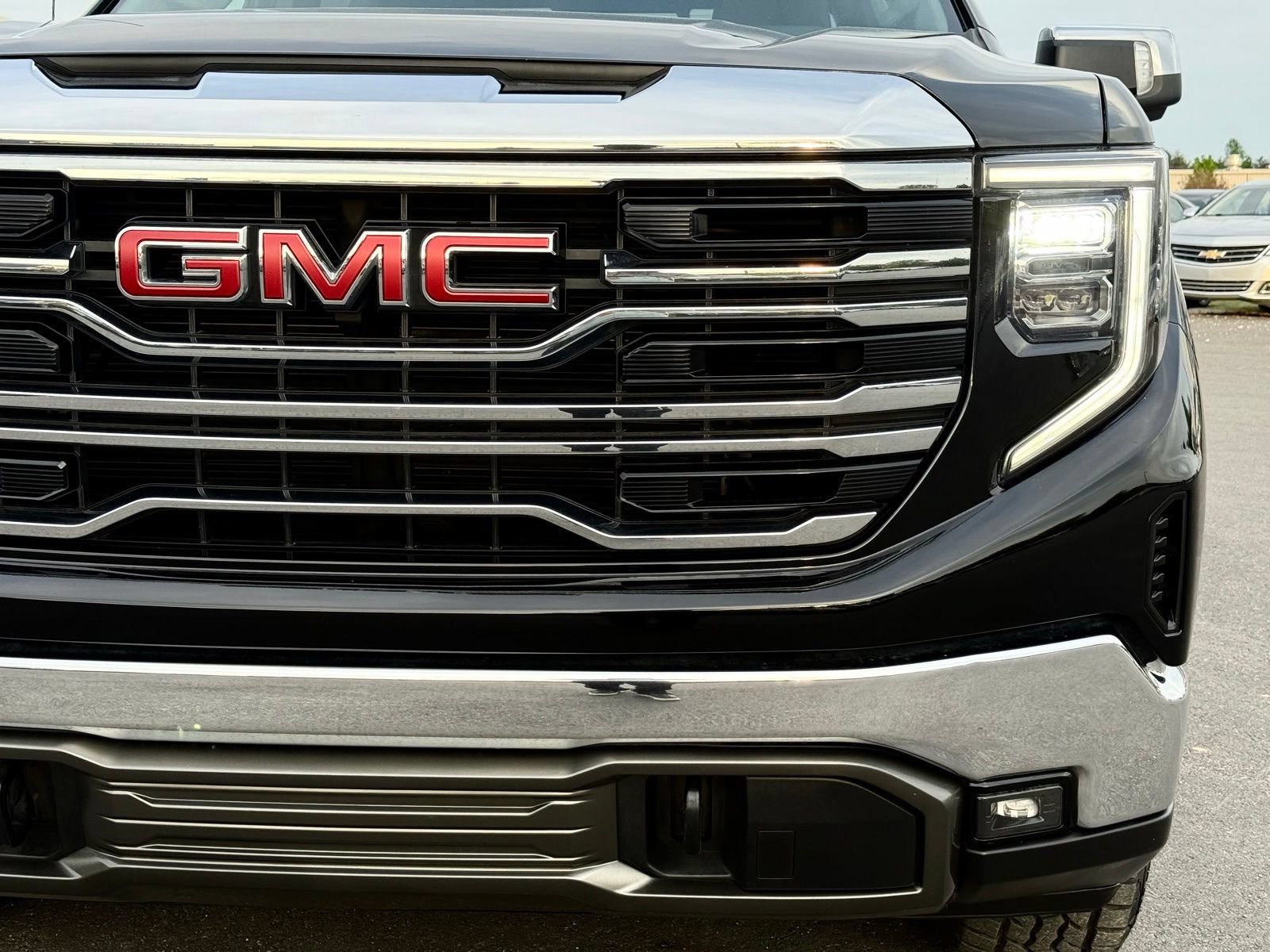 Used 2022 GMC Sierra 1500 SLT w/ SLT Convenience Package AWD/4WD image 7
