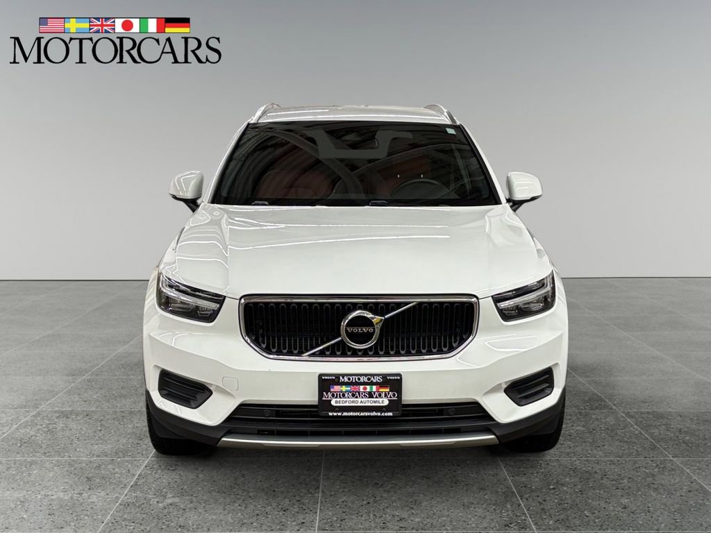 Used 2019 Volvo XC40 T4 Momentum image 8