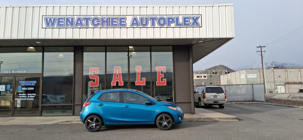 Used 2011 MAZDA MAZDA2 Touring FWD image 2