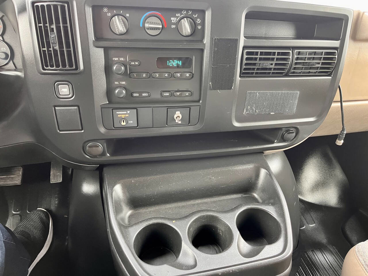 Used 2006 Chevrolet Express 2500 image 10