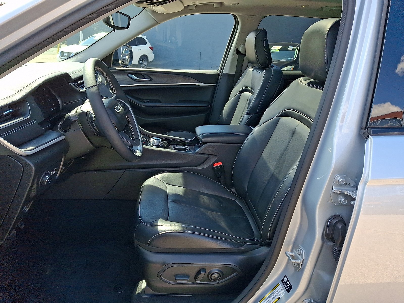 Used 2023 Jeep Grand Cherokee L Limited image 14