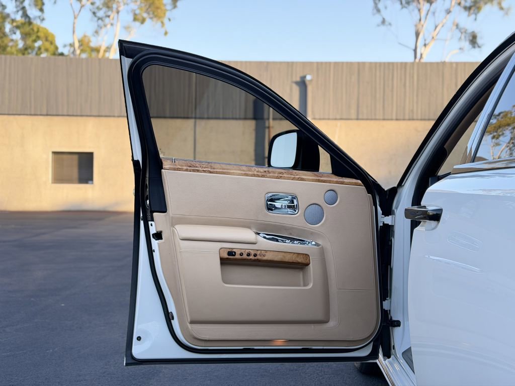 Used 2011 Rolls-Royce Ghost image 29