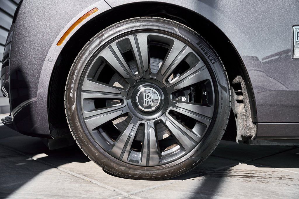 Used 2023 Rolls-Royce Ghost image 3