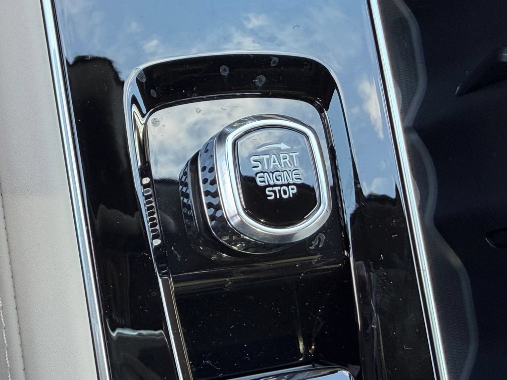 New 2026 Volvo XC90 T8 Plus AWD/4WD image 29