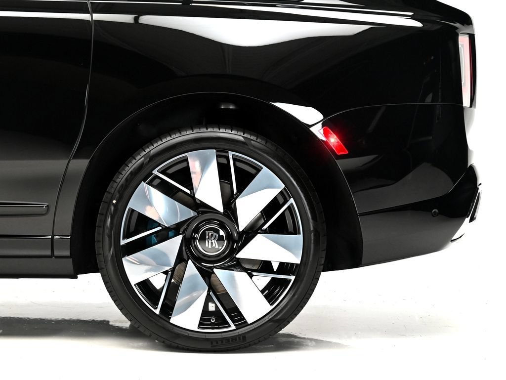 New 2026 Rolls-Royce Cullinan AWD/4WD image 6