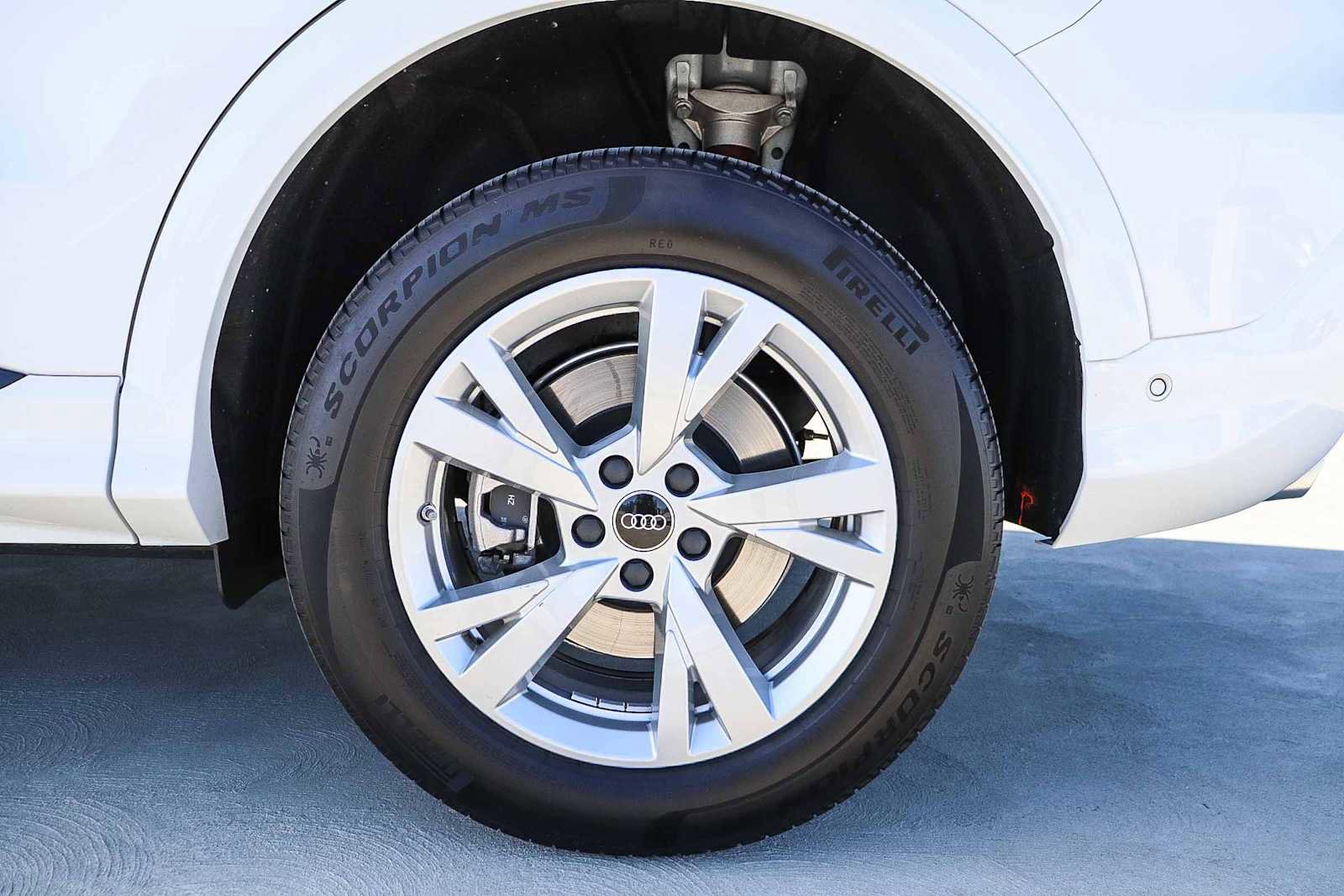 Used 2025 Audi Q5 Premium w/ Convenience Package image 13