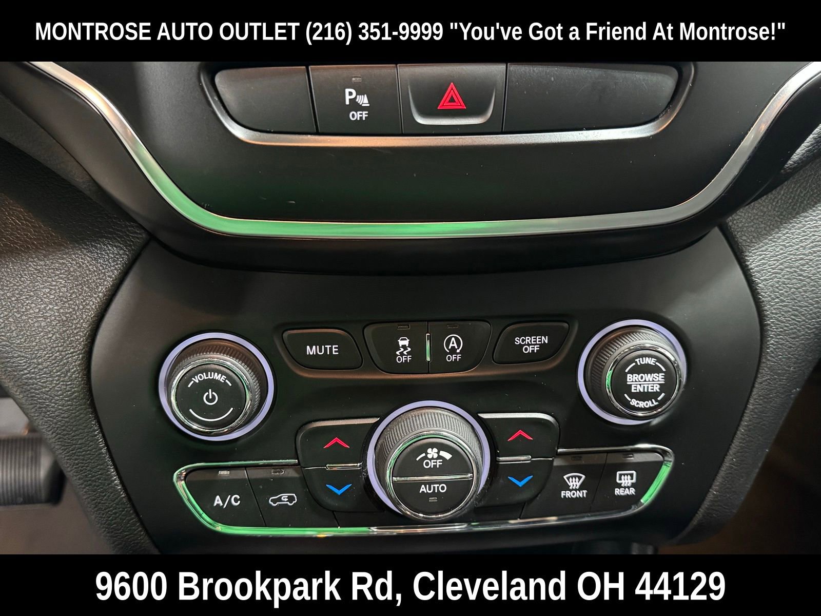 Used 2019 Jeep Cherokee Latitude Plus w/ Comfort/Convenience Group image 28